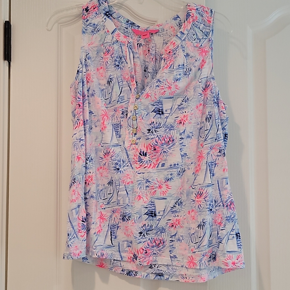 Lilly Essie top